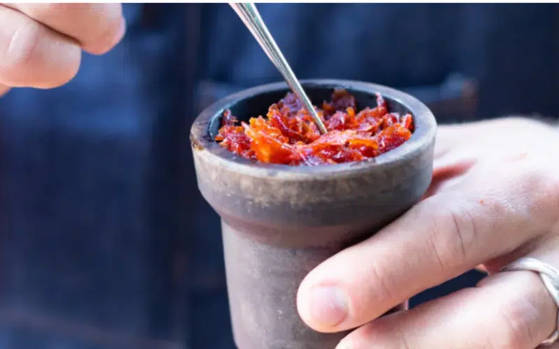 Wie Raucht Man Shisha? Tipps Für Anfänger Und Profis! | Vapepenzone Deutschland Tabak einfüllen